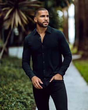 Pierre Abena Instagram - It feels good to be back home in Los Angeles after a summer of travels!🌴 Let’s be productive together this week! #mondaymotivation
📸 @juliamindarphoto @juliamindar