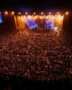 Pierre Bouvier Instagram - Night 1 in Brasil. 🇧🇷🇧🇷🇧🇷. Sao Paolo x Simple Plan. SP💛SP.  I wanna be fest tonight!! LFG🔥🔥🔥
📸 @annaleemedia