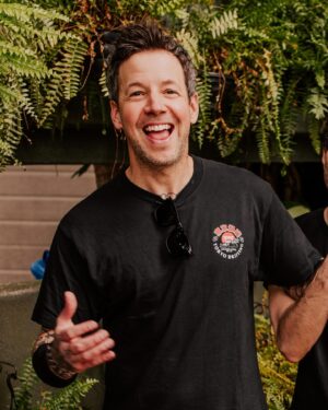 Pierre Bouvier Instagram - Night 1 in Brasil. 🇧🇷🇧🇷🇧🇷. Sao Paolo x Simple Plan. SP💛SP.  I wanna be fest tonight!! LFG🔥🔥🔥
📸 @annaleemedia
