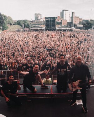 Pierre Bouvier Instagram - Cardiff, Wales with @avrillavigne tonight was epic! Last time we played this city together was 20 years ago! 🤯🤯🤯
📸 @shotbywozniak
