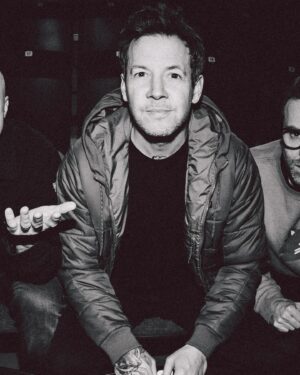 Pierre Bouvier Instagram - Getting some much needed rest before we head back out! 
📸 @shotbywozniak