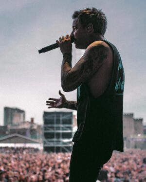 Pierre Bouvier Instagram - Cardiff, Wales with @avrillavigne tonight was epic! Last time we played this city together was 20 years ago! 🤯🤯🤯
📸 @shotbywozniak