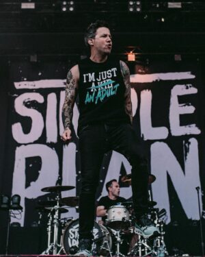 Pierre Bouvier Instagram - Cardiff, Wales with @avrillavigne tonight was epic! Last time we played this city together was 20 years ago! 🤯🤯🤯
📸 @shotbywozniak