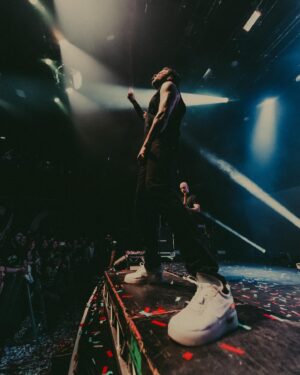 Pierre Bouvier Instagram - And just like that, we are back at it!  Show 1 of 3 nights sold out in Paris at Bataclan.  Great kick off to this tour with @maydayparade @statechampsny and @airxyel 🙌🏼🙌🏼🙌🏼. Merci Paris 🇫🇷😘
📸 @shotbywozniak