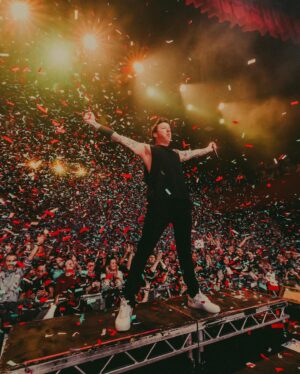 Pierre Bouvier Instagram - And just like that, we are back at it!  Show 1 of 3 nights sold out in Paris at Bataclan.  Great kick off to this tour with @maydayparade @statechampsny and @airxyel 🙌🏼🙌🏼🙌🏼. Merci Paris 🇫🇷😘
📸 @shotbywozniak