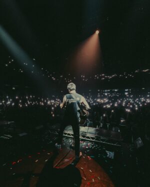 Pierre Bouvier Instagram - And just like that, we are back at it!  Show 1 of 3 nights sold out in Paris at Bataclan.  Great kick off to this tour with @maydayparade @statechampsny and @airxyel 🙌🏼🙌🏼🙌🏼. Merci Paris 🇫🇷😘
📸 @shotbywozniak