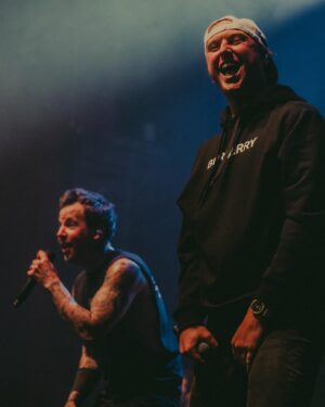 Pierre Bouvier Instagram - And just like that, we are back at it!  Show 1 of 3 nights sold out in Paris at Bataclan.  Great kick off to this tour with @maydayparade @statechampsny and @airxyel 🙌🏼🙌🏼🙌🏼. Merci Paris 🇫🇷😘
📸 @shotbywozniak