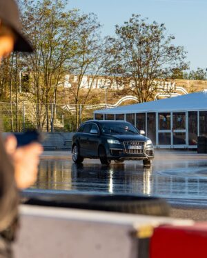 Pierre Chabrier Instagram - @topgearfr Quelques photos inédites d’une très belle aventure dont le dernier épisode best-of est sortie hier soir ! Merci aux équipes. Et à toutes celles et ceux qui ont pris du plaisir à regarder la saison !  C’était clairement pas parfait mais ça veut dire que la progression est possible 🫡 Plein d’amour et de sans plomb. Pour retrouver les épisodes c’est très bientôt sur @primevideofr