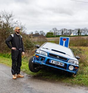 Pierre Chabrier Instagram - Je suis certain que Colin McRae se garait comme ça. 
L’épisode 4 de @topgearfr est sorti hier, comme vous pouvez le constater tout s’est très bien passé. 🙄 De superbe rencontre @sebloebofficiel - @aripietivatanen - @minassiannicolas - @tsamere - @pastorpastorpastor et évidement un grand merci aux équipes de l’émission d’avoir rendu tous ces rêves réalisables. Et @monsieurpoulpe toujours dans les mauvais coups tu connais. 

Crédit photo : @tim.l.t