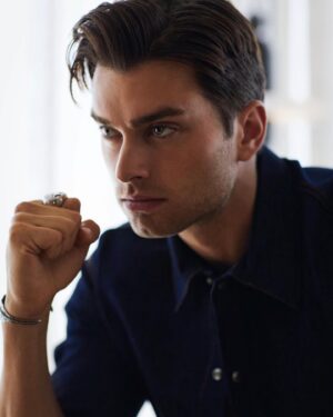 Pierson Fodé Instagram - New year, new chance to become Christopher Nolan’s newborn child

Photo by @whereisrowandaly 
Styling @apuje