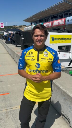 Pietro Fittipaldi Instagram - 🚨🎁 Vamos presentear um de vocês com uma camiseta dessas @eurofarma IndyCar! Ficou linda 💛💙