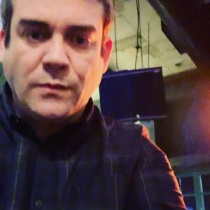 Pigmalion Dadakaridis Instagram - Και κάπως έτσι ξεκίνησε η Καθαρσις ..οι Χαμένες Ψυχές.....το Έτερος Εγώ....γενικά....με χαμόγελο γιατί δεν γινόταν αλλιώς 😊 και  μόνο με αγάπη .... #sotiristsafoulias #σωτηρηςτσαφουλιας @pygmalion_dadakarides