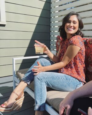 Pilar Holland Instagram - Air in my lungs, sun on my skin,  margarita in my hand…and surrounded by family #happysunday ✨

#positivevibes #goodtimes #weekendvibes #happiness #sunshine #spring