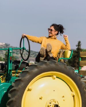 Pilar Holland Instagram - They see me rollin'
They hatin'
Patrolling and tryin' to catch me ridin' dirty 
#cruisecontrol 🚜🤪

📸 @osman.bonilla.5 
#todayisagoodday