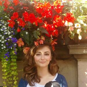 Pınar Töre Instagram - Taç. #floral #crown #taç #kesinkafatasımıarısokarşimdi
