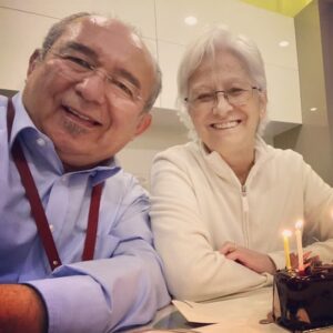 Pınar Töre Instagram - Bu güzeller 47. evlilik yıldönümlerini kutluyor. Dile kolay... Sizi ayakta alkışlıyorum ve beni yaptığınız için, hayatım için teşekkür ediyorum ♥️