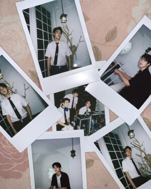 Ping Krittanun Aunchananun Instagram - เดินทางมาถึง EP.สุดท้ายเเล้ว สำหรับซีรีส์อัยย์หลงไน๋ ซีรีส์เรื่องเเรกในชีวิตของผม ดีใจมากๆที่ได้มาเป็นส่วนนึงในซีรีส์เรื่องนี้นะครับ เฉินไน๋🐣

ก่อนอื่น อยากขอบคุณพี่ก้อง @gonghivesalon24 ที่รับผมเข้ามาอยู่เเละให้โอกาสผมในการไปเเคสเรื่องนี้ มันเป็นสิ่งที่สำคัญมากสำหรับผม เเละอีกหลายๆโอกาสที่หยิบยื่นเข้ามาให้ปิง รักมากๆเลยคนนี้❤️

ขอบคุณพี่มีน @meennicha8 ที่เรื่มต้นมาด้วยกัน ผ่านอะไรด้วยกันมาเยอะมากๆ ทั้งดีเเละไม่ดี เเต่พี่ชายคนนี้ก็อยู่ข้างผมเสมอ รู้สึกอุ่นใจเวลาที่อยู่กับพี่มีนนะคับ ดีใจมากๆที่ได้ร่วมงานกันนะค้าบ ไอยเรศ🤍

ขอบคุณทาง Mflow เเละทีมงานทุกๆคนที่จัดทำซีรีส์เรื่องนี้ขึ้นมานะครับ

ขอบคุณ พี่ณ๊อบ พี่ต้น นะครับ ที่คอยช่วยปิงในการเเสดงเยอะมากๆ เป็นส่วนสำคัญจริงๆ ที่ทำให้ปิง express ในหลายๆอารมณ์ออกมาได้ครับ นอกจากจะสอนเเล้ว ก็เป็นคนตลกด้วย🤣 สร้างเสียงหัวเราะให้คนในกองได้ตลอด

ขอบคุณวอนยอง ผจก.คนสวย😂 @charming.nicha ที่คอยดูเเลปิงมาตลอด อยู่กันมาตั้งเเต่เเรกจนถึงทุกวันนี้ ขอให้สวยๆขึ้นทุกวันนะค้าบบ😊

ขอบคุณเเก๊งเพื่อนทุกคนนะคับ เข้าซีนด้วยกันทีไร ก็เเทบจะไม่ได้ถ่าย ขำกันไม่หยุด ถ่ายซีนกับเพื่อนๆคือโคตรสนุก โบ๊ะบ๊ะสุดๆ @gungun_hd @savesaisawat @jomtkx @niceorsuwan 

สุดท้ายนี้ ผมอยากจะขอบคุณเเฟนคลับทุกๆคน ไม่ว่าจะเป็นเเฟนคลับพี่มีนหรือปิง ที่ให้การ support เป็นอย่างดีมาตลอด ทุกคนน่ารักมากๆๆ🥰 เป็นกำลังใจให้พวกผมเสมอเลย🥹 อยู่ด้วยกันไปนานๆเลยนะค้าบบ รักทุกคนนะครับ 🙏🏻🥳💖

#ailongnhaitheseries #pingkrittanun #meennicha8 #meenping #TaLingPing #Formoon #Area86