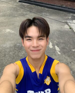 Ping Krittanun Aunchananun Instagram - กัปตันเซ็น(ไม่)น้อย พร้อมดู The Rebound เเล้วครับ🏀 #thereboundseries #เกมนี้เพื่อนาย