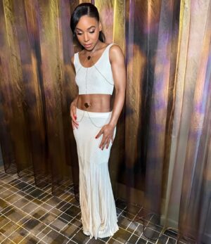 Pippa Bennett-Warner Instagram - Fun, fun night. Thank you @britishvogue @tiffanyandco @chloe @thelondoner 
🤍🤍🤍

@bailey.moon 
@piaaungstylist 
@mariaasadimakeup 
@nicola_harrowell 
🤍🤍🤍