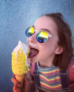 Pixie Davies Instagram - Having the best time in LA everyone is so so friendly. I could do with a bigger ice cream though 😂👏🏼💕🍭