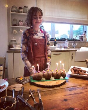 Pixie Davies Instagram - Today I’m a teenager! (Probably the shortest one in the world 😂) 🎂🎉❤️🥰🎈🐭