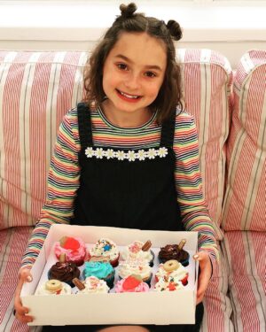 Pixie Davies Instagram - 🥳 12 todayy!!!!! Thank you for the cakes @hollyevawhite I don’t know if I’m going to share any yet 😂🙊🌈🥰🎂