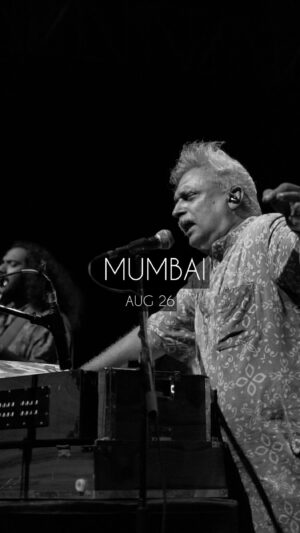 Piyush Mishra Instagram - लंबे इंतज़ार के बाद, अपनी मुंबई में महफ़िल।🌹
August 26th | Phoenix Marketcity Kurla. Aa jaao doston! Get your tickets now! 🎫 
Link in the bio.

www.ballimaaraan.com

@ballimaaraan @intamboo @marketcitykurla 

#PiyushMishra #Concert #Mumbai #Live #music