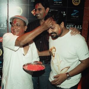 Piyush Mishra Instagram - गुलाल के 15 साल। इस फ़िल्म ने बहुत कुछ दिया है।🔥

@anuragkashyap10 #HiteshSonik @swanandkirkire @rahulnram #Asheem @rekha_bhardwaj @mahieg @rajsingh_chaudhary @kaykaymenon02 @deepakdobriyal1 @realpankajjha @chittaranjangiri1006 #AyeshaMohan #AdityaSrivastava 
@vasanbala @bhupesh_singhh @teddyismaurya @shilparao