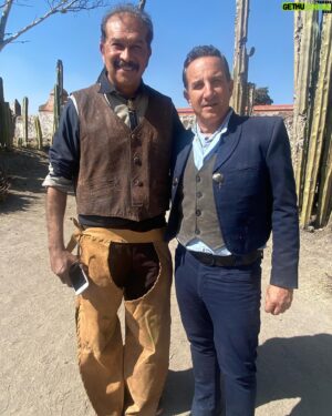 Plutarco Haza Instagram - El vitaminas @fernandobandaa y el ingeniero de @elsenordeloscielos JUNTOS en #elgallodeoro a partir del 20 de octubre por @vix !