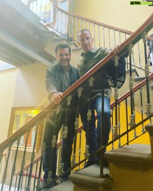Plutarco Haza Instagram - Con mi querido @capetillo_eduardo @dondehubofuegoof @netflixlat