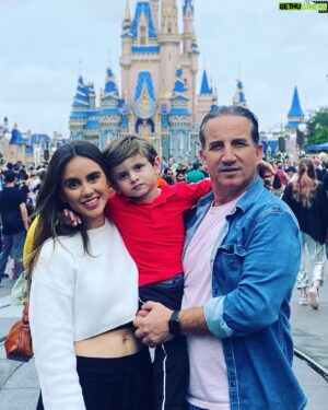 Plutarco Haza Instagram - Happy new year! @disneyworld.latino #disneyworld50