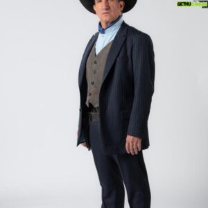 Plutarco Haza Instagram - !Les presento a LORENZO BENAVIDES!
Ya empezamos a grabar la adaptación exclusiva de ViX  de la obra magistral de Juan Rulfo El Gallo de Oro! #ViXPlus
 @vixplus @joseron3 @luceromexico