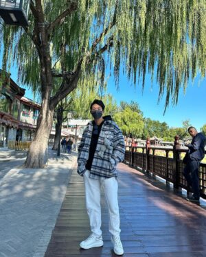 Poh-Shiang Lee Instagram - 北京-后海
終究抵不過小吃的威力。
吃貨開啟⋯爐來不及吃了⋯下次再來😏😃

#北京 #后海 #小吃 #什刹海  #北京花间堂