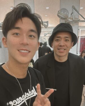 Poh-Shiang Lee Instagram - 新造型準備上工

好像很久沒有出沒了。
新造型還可以吧！！！！

@sam_chok 
#PassionHairSalon