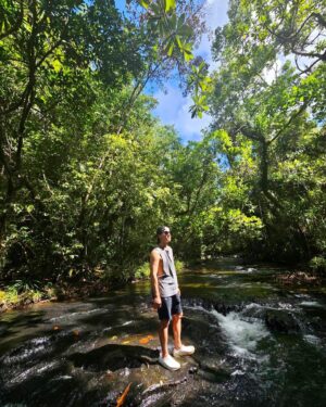 Poh-Shiang Lee Instagram - 海裡去山裡也要爬啊！！
帛琉🇵🇼安得貌大瀑布⋯朝聖景點之一！！
適合加入陸地行程表之一。
車程約40分鐘，爬下瀑布約25分鐘，路途全天然山路，水坑 河流 陽光 大自然，到的時候只有驚嘆不已，還有小小彩虹🌈美景，忍不住就把衣服脫了，衝了進去！！！🐬只能說愛好大自然的朋友們！
你們一定會喜歡。
 
#安得貌大瀑布 #帛琉 #瀑布 #百悅大飯店 #陸上行程 #大自然的美 

@seapassionhotel_palau 
@funpalauholiday