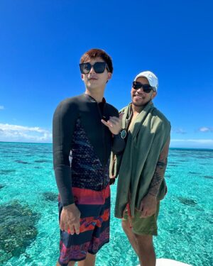 Poh-Shiang Lee Instagram - 只能說！走了！走了！
要帛琉🇵🇼走一回🫰🫰🫰🫰
隆頭鸚哥交配，
海豚🐬鯊魚🦈魟魚
貝里琉戰役飛機，
氣瓶側掛樣樣來🙋🏼🙋🏼🙋🏼
@palauseapassion 
@funpalauholiday 

#帛琉🇵🇼 #帛琉潛水  #側掛潛水  #海豚 #鯊魚 #烏龍水道 #陽光 #海底世界 #貝里琉 #二次大戰的痕跡 #百悅假期 #百悅大飯店 #funpalauholiday #潜水聖地