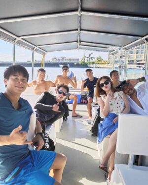 Poh-Shiang Lee Instagram - 只能說！走了！走了！
要帛琉🇵🇼走一回🫰🫰🫰🫰
隆頭鸚哥交配，
海豚🐬鯊魚🦈魟魚
貝里琉戰役飛機，
氣瓶側掛樣樣來🙋🏼🙋🏼🙋🏼
@palauseapassion 
@funpalauholiday 

#帛琉🇵🇼 #帛琉潛水  #側掛潛水  #海豚 #鯊魚 #烏龍水道 #陽光 #海底世界 #貝里琉 #二次大戰的痕跡 #百悅假期 #百悅大飯店 #funpalauholiday #潜水聖地