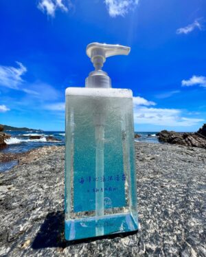 Poh-Shiang Lee Instagram - 海邊系列⋯夏日男孩

水肺 潜水長🤿
自潜AIDA A4 
SUP coach 

#洗允樂 #seeingle洗允樂 #小樂親研 #強勢回歸  #海洋沁涼沐浴乳 #清新度假感get #海洋爆水護手霜 #清新海洋香調 

👉 https://www.quaplar.com/tw/seeingle/