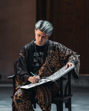 Pokras Lampas Instagram - Я обещал, что эта неделя будет максимально жаркой на новости и анонсы? Держу слово!

Сегодня мы запускаем мой проект @pokras_lampas_tattoo ! Это был долгий путь в три года, от решения создать студию до нашего открытия. В 2019 году, во время арт-проекта и моей выставки в Шанхае, мы вместе с командой пришли к концепции авторской тату-студии, где эскизы создаются коллекциями и дропами, как в стритвире, а возможность публиковать каталог работ онлайн расширяет горизонт владельцев работ до всего мира (в Китае, например, многим дико зашел мой стиль на стыке готики, кириллического письма, арабицы и иероглифики). 

Конечно, с этого времени многое изменилось, а мой график стал еще плотнее и жестче, но мы всегда находили немного времени, чтобы сделать все круто — от эскизов до визуала профиля и лицензирования арта для тату. Поэтому будем работать не на количество, а качество, с максимально демократичными ценами и экспериментальным подходом.

Итак — правила простые: Мы постим эскизы, вы их бронируете, а после оплаты сами решаете — бить у нашего мастера в Петербурге с нашим максимальным контролем результата, или сделать это у любого мастера в любой точке мира. 

Этот эскиз будет только у вас — мы делаем лицензионный договор, и отправляем исходник для работы. И, конечно, никаких кастомных запросов (по крайней мере сейчас, уж очень лютый график проекто) — я всегда сам заранее выбираю стиль, слово, композицию и создаю эскиз.

А дальше — будем ждать идеальный мэтч, и пусть моя работа останется с вами навсегда. Подписывайтесь на @pokras_lampas_tattoo — и остаёмся на связи! 🙏🏼✨🔥