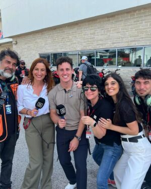 Pol Espargaró Instagram - • Este ha sido un Gp intenso, del Test de Jerez a USA para cubrir el Gp del circuito de las Americas! Un poco de Jet Lag, pero disfrutando mucho con el equipazo de @dazn_es y por supuesto las carreras de MotoGp! Nos vemos en Jerez 💃🏻!!
• This one was intense, from Jerez test to USA on the circuit of the Americas Gp! A bit of jet lag but always having fun with my super @dazn_es team! And for sure the MotoGp action 🤩 see you all in Jerez 💃🏻
#MotoGp #Dazn 
@izaskunruizgp @borjagonzalezg @cristinabodelon @amandagala_