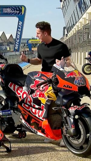 Pol Espargaró Instagram - ¿Qué le aporta a una MotoGP estar más pegada al suelo por la parte delantera? 🔍

Pol Espargaró lo desvela paso a paso con Izaskun en ‘ADN Piloto’ 

Disfruta del nuevo capítulo YA en DAZN

#ADNPilto #motor #motorsports #PolEspargaro #Pol #Espargaro #MotoGP #DAZN