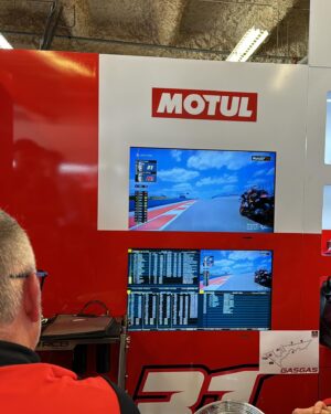 Pol Espargaró Instagram - • Este ha sido un Gp intenso, del Test de Jerez a USA para cubrir el Gp del circuito de las Americas! Un poco de Jet Lag, pero disfrutando mucho con el equipazo de @dazn_es y por supuesto las carreras de MotoGp! Nos vemos en Jerez 💃🏻!!
• This one was intense, from Jerez test to USA on the circuit of the Americas Gp! A bit of jet lag but always having fun with my super @dazn_es team! And for sure the MotoGp action 🤩 see you all in Jerez 💃🏻
#MotoGp #Dazn 
@izaskunruizgp @borjagonzalezg @cristinabodelon @amandagala_