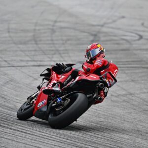 Pol Espargaró Instagram - See Ya 2023 🖕🏿 
Hiiiiiiiyaaaaa 2024 🤩
.
📸 @sportbikesmag