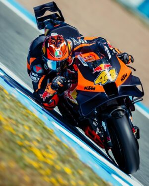 Pol Espargaró Instagram - • Que gusto volver a pilotar 🤩 como lo echaba de menos 🧡
• How good is to be back 🤩 missed it so hard 🧡
@ktmfactoryracing