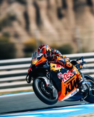 Pol Espargaró Instagram - • Que gusto volver a pilotar 🤩 como lo echaba de menos 🧡
• How good is to be back 🤩 missed it so hard 🧡
@ktmfactoryracing