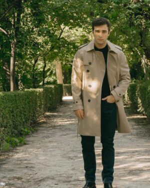 Pol Monen Instagram - A walk in the park with my new favorite trench 🍂🍁 @mango_man #mangoman 

Pics by 📸 @albagonzalezrobles