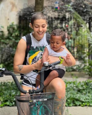 Poliana Botelho Instagram - Essa delícia da tia 💙🩵 @baby_ayan.1