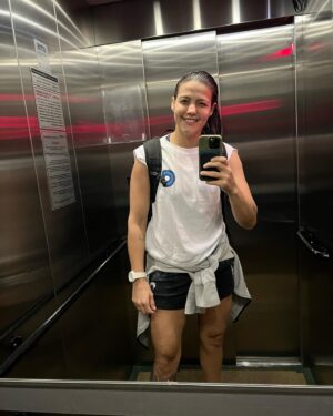 Poliana Botelho Instagram - Ontem foi dia de quimioterapia 🩵🙏🏽
#quimioterapia #cacerdemama #riodejaneiro #atleta