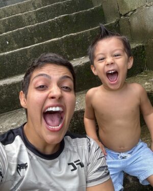 Poliana Botelho Instagram - Fazendo caretas 🤪😝😉😮 @pedrinho.froes