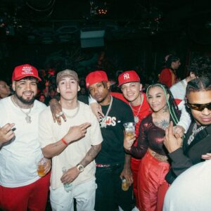 Polimá Westcoast Instagram - Tuvooo de locoos lo pasamo como pa los viejoos tiempos como cuando haciamos todo por amor al artee ahí era mas bonito… Ahoraa solo fuerza ilimitada hay mucho hater perdiendo su tiempo y su vida no tienen idea dejenlos q hablen porq Dios sabe ( Sigaan disfrutando del álbum ) 

Pd : querido diario …